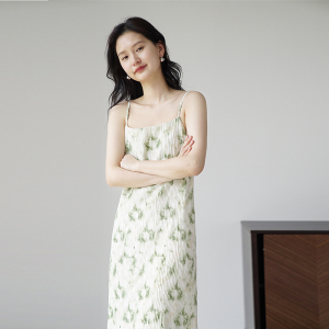 嘉茱莉新款新中式吊带连衣裙女褶皱碎花吊带裙设计感小众长裙