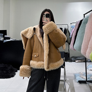 美利奴皮毛一体天使之翼女大翻领连帽真皮皮草外套 2024秋冬新款