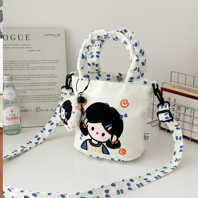 可爱卡通手拎水桶包女大容量通勤