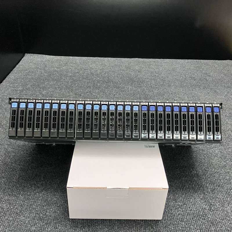 议价TYAN 2U 硬盘笼PCIE N5.0 26盘位 18盘U2 5.0和8盘SATA/SAS硬
