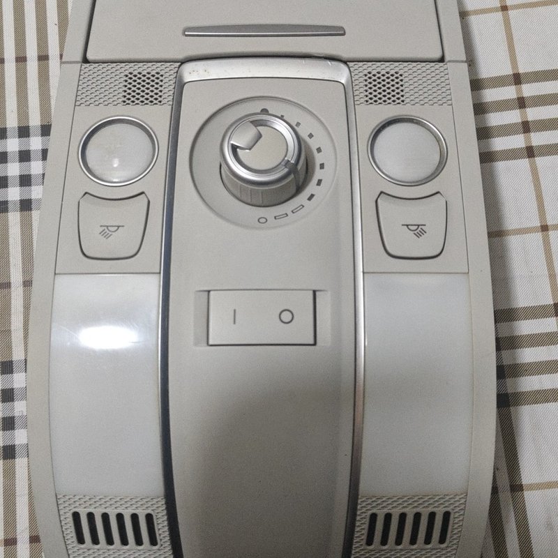议价奥迪A6L C6顶灯总成,带天窗开关和阅读灯,灰色款,型