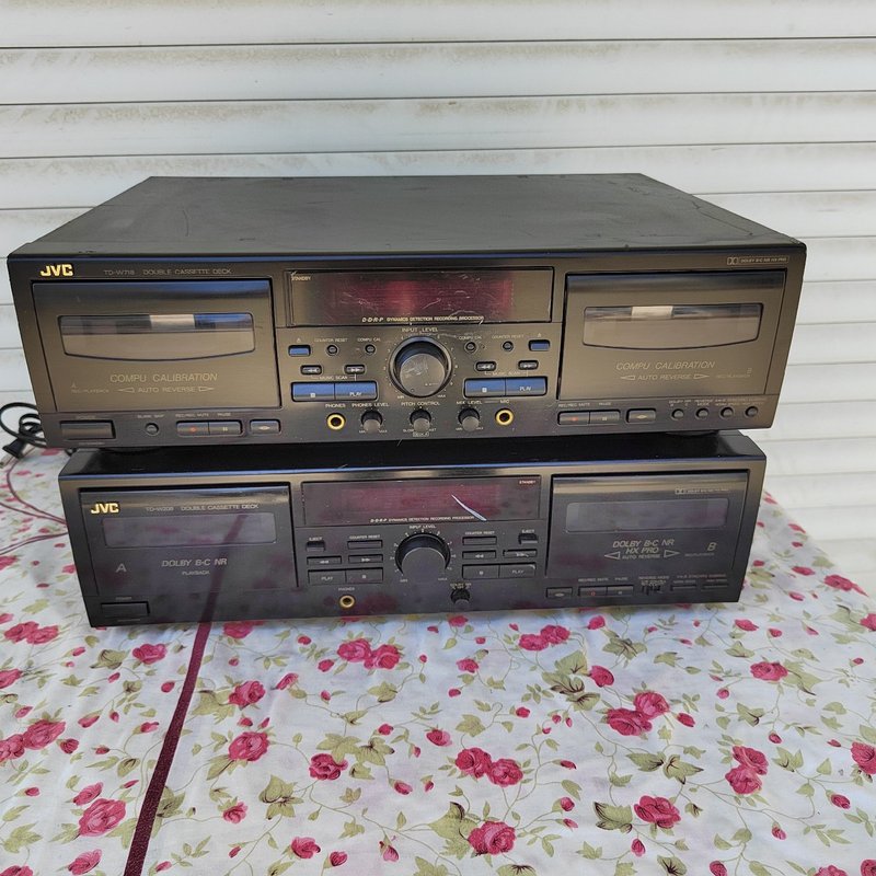 议价1台JVC，双卡座，W208，，一台手动按键，TD，W
