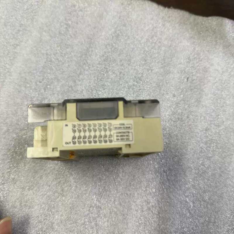 议价韩国三元IOLINK端子台，型号RBD-24V，实物拍摄。