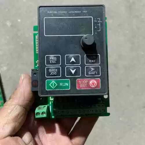 议价变频器 KM7100 2.2KW 的主板和面板 功能