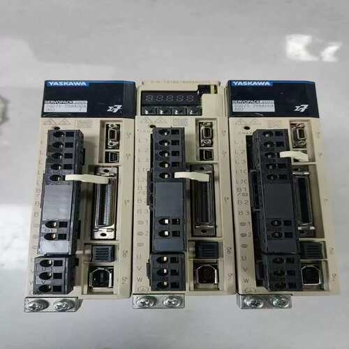 议价伺服驱动器，SGD7S-2R8A00A002，成色如图，