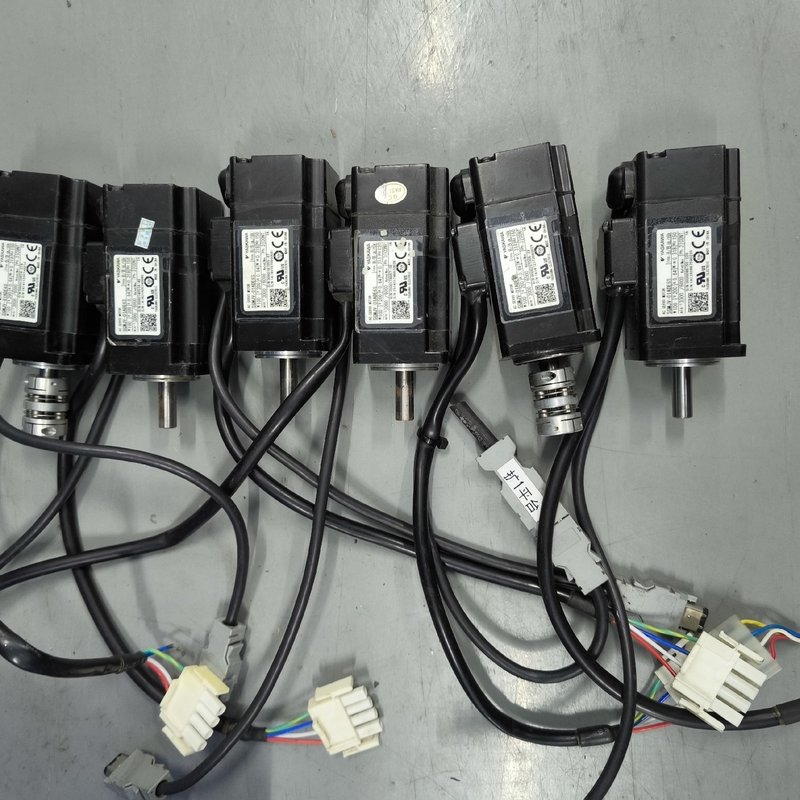 议价100W伺服电机，SGMJV-01ADE6S 成色漂亮