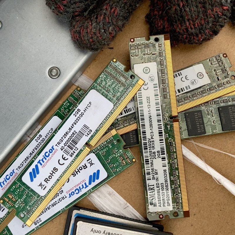议价储存内存2G,机器上刚拆下来的,成色几乎新,大约100根,打