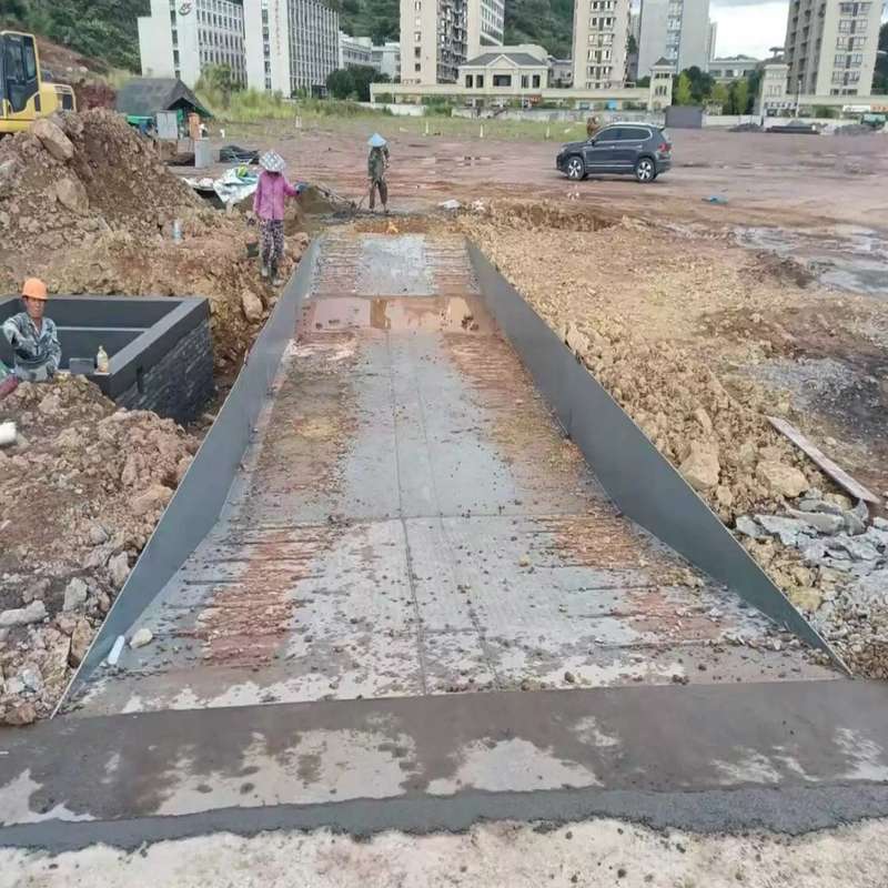 议价急用钱,工地结束了,14米钢制过水槽{海依商行}