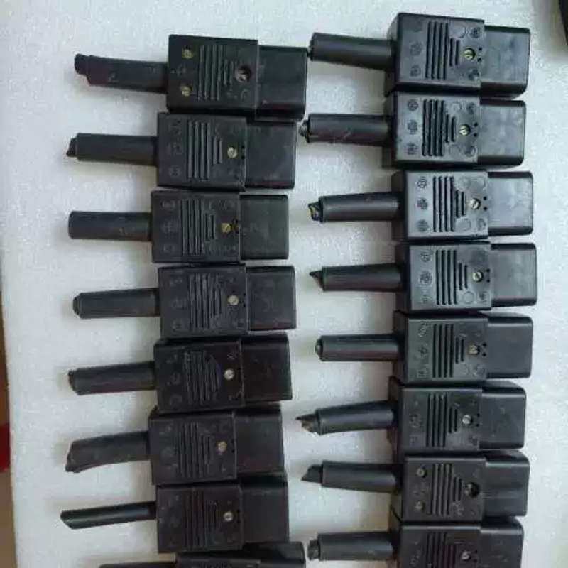 议价104镀铑电源尾插,16A250V,成色如图,实物拍照发