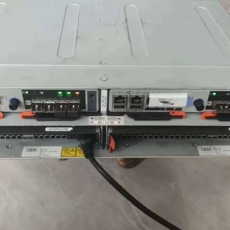 议价IBM2078V5000储存伺服器,整机全都在通电正常(无硬维修