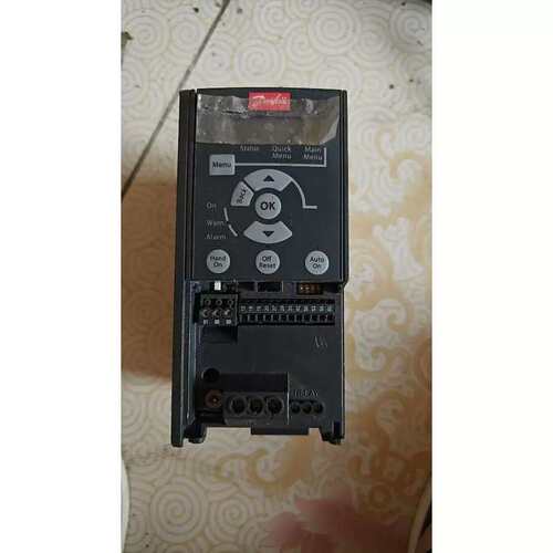 议价变频器 型号CIMR-G7B4030 30kw。