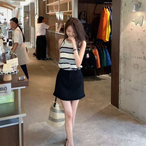 bigyu 百搭显瘦黑色西装半身裙女春夏垂感高腰木耳花边A字小短裙