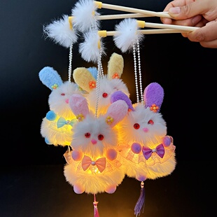 新款发光毛绒兔子灯笼儿童手提小灯笼发光玩具夜市摆摊节日小礼品