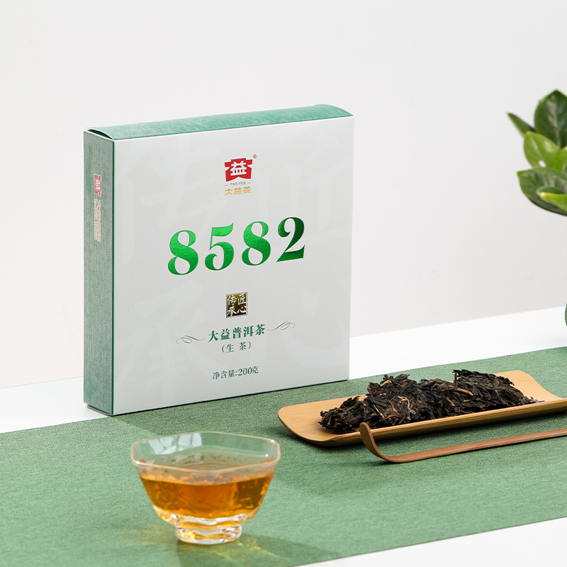 大益普洱茶经典8582生茶200g饼茶