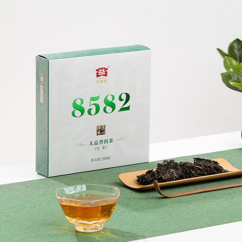 大益普洱茶经典8582生茶200g饼茶