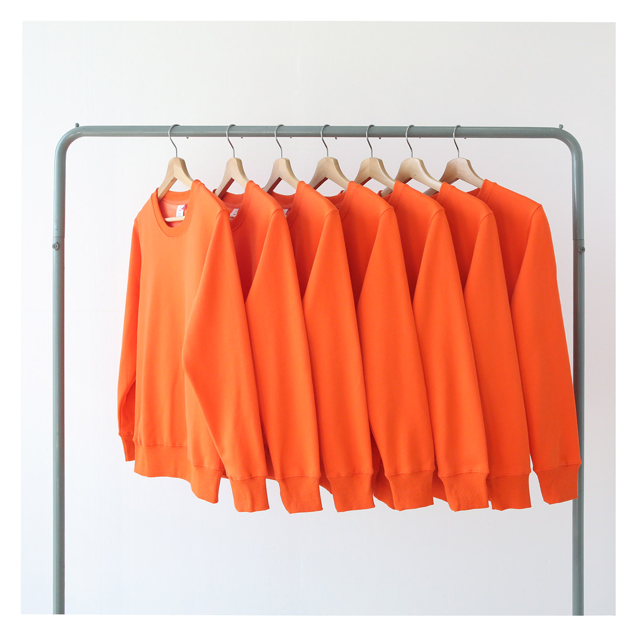 秋冬季节桔色银狐绒bf风圆领卫衣