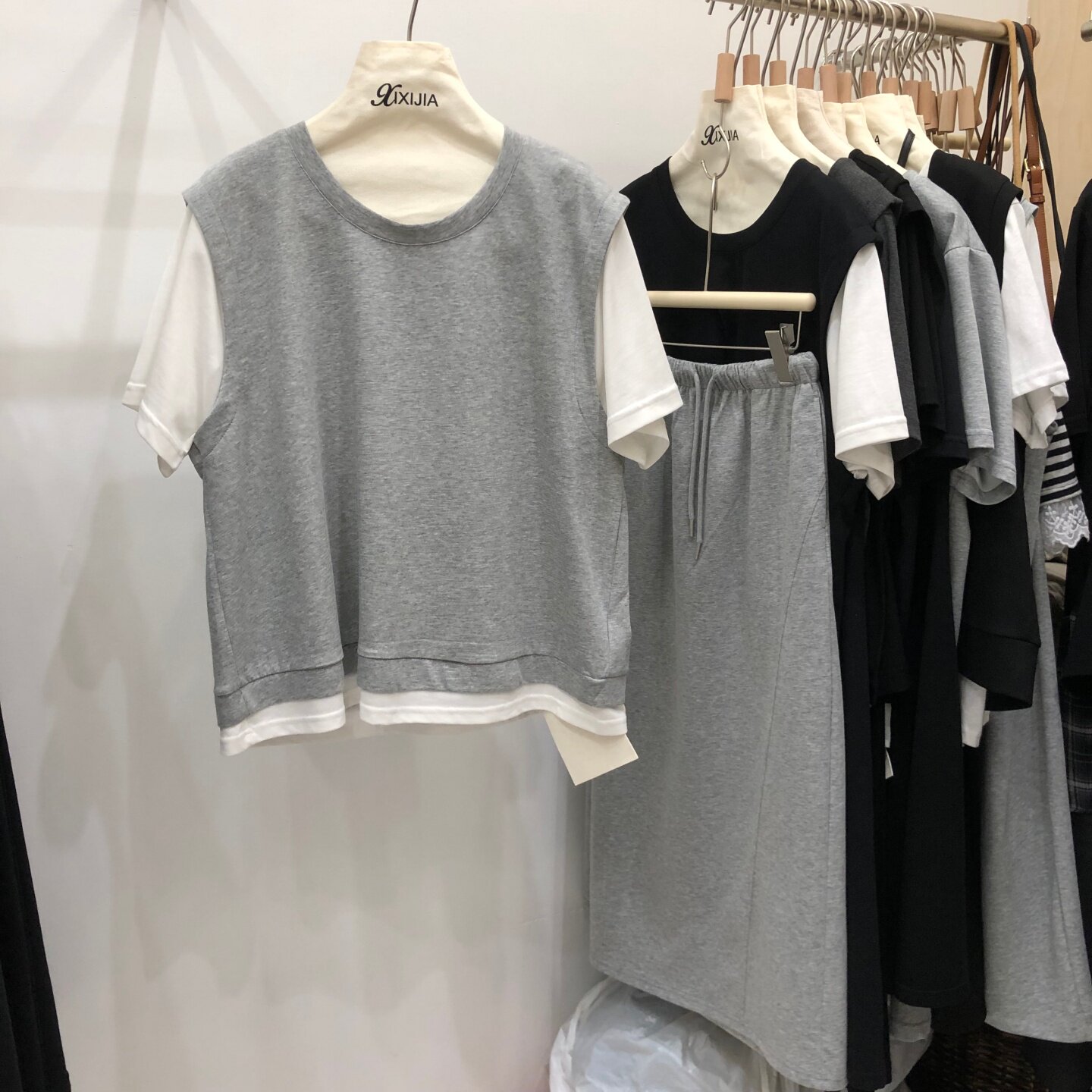 假两件T恤上衣长裙半身裙两件套女2026夏新款休闲时尚套装XXJ6609