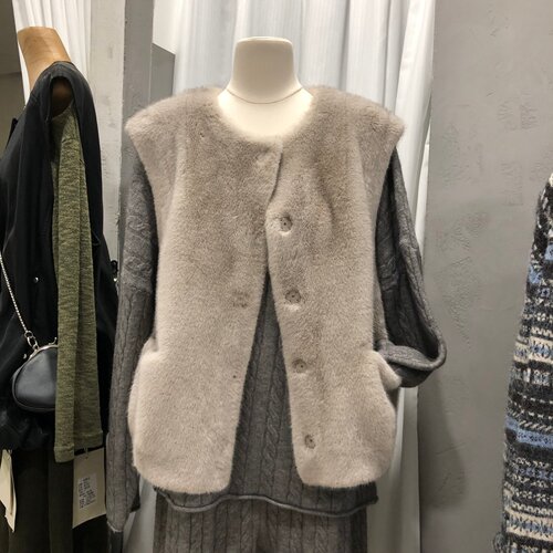 毛毛马甲女2026秋冬新款韩版宽松慵懒风叠穿背心环保毛坎肩ES8553