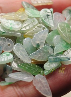 天然翡翠冰种辣绿小树叶精品