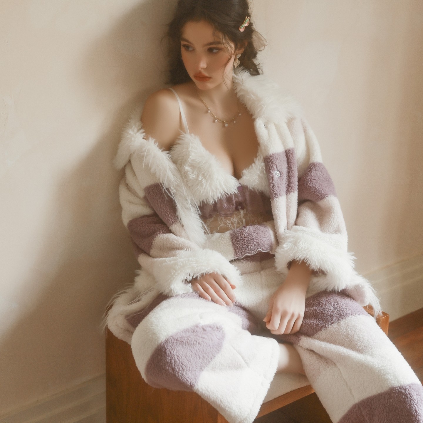 加绒加厚法兰绒性感睡衣女士秋冬保暖吊带长裤家居服睡袍三件套装