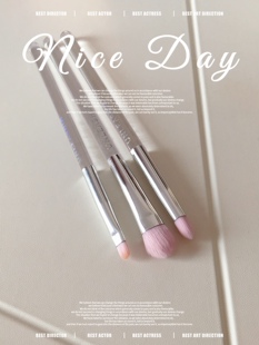 好看 高颜值少女心透明杆粉色unleashia锥形细节晕染刷眼影刷便携