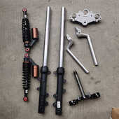 宗申比亚乔摩托车配件BYQ150 8罗宾逊前后减震下连板车手把方向柱