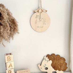 北欧ins风儿童房装 饰旋转木马挂饰木片马戏团墙壁挂牌拍照道具