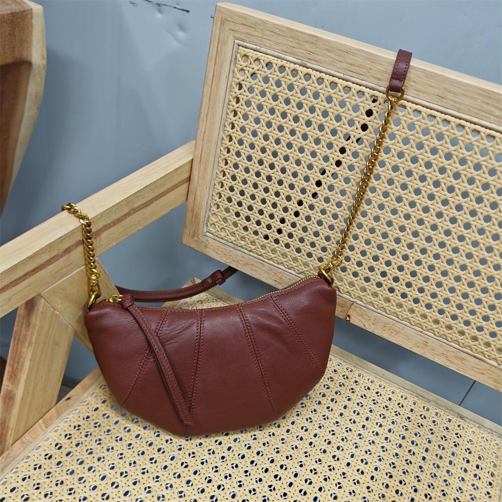 新款真皮多功能专柜品牌复古女包