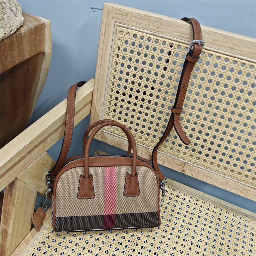 专柜特价处理真皮斜挎秋冬女包