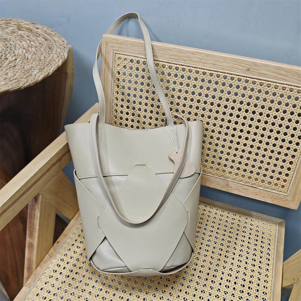 外贸出口清货特价处理真皮手套拼接菱格牛皮手提单肩库存水桶女包