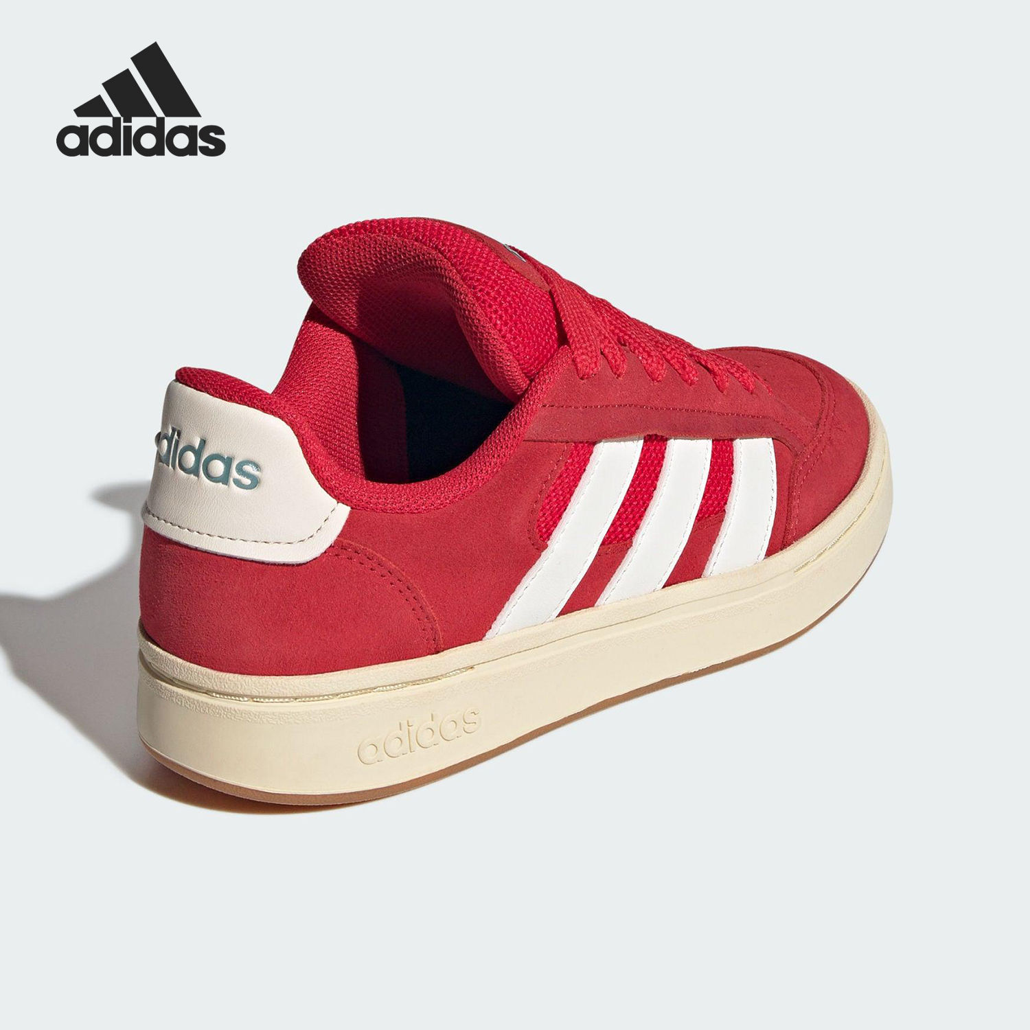 阿迪达斯女士运动耐磨板鞋