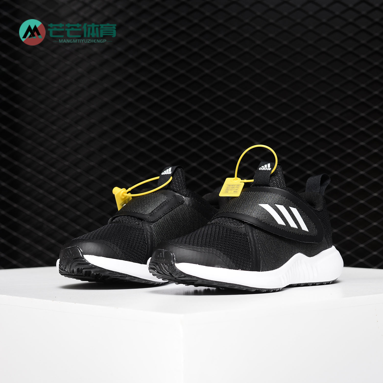 阿迪达斯大童魔术贴运动童鞋