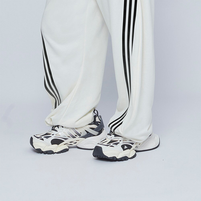 Adidas/阿迪达斯正品新款男女同款耐磨时尚跑步鞋JR0577
