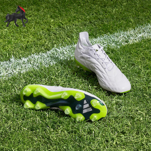 Adidas/阿迪达斯男女足球鞋