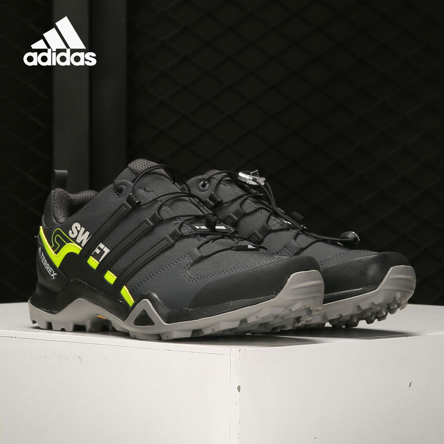 Adidas/阿迪达斯正品TERREX SWIFT R2 男子户外登山鞋CM7490