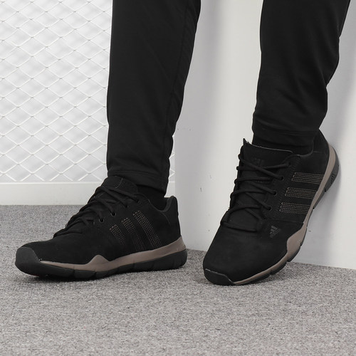 Adidas/阿迪达斯正品 新款男子越野耐磨舒适登山户外鞋 M18556