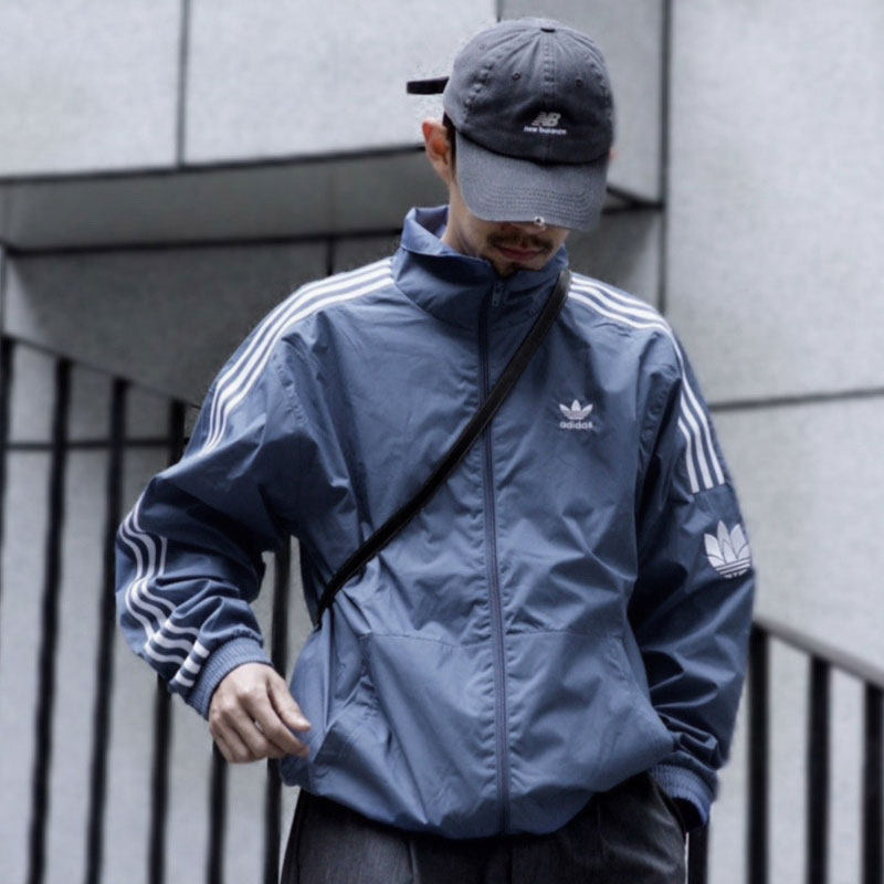 阿迪达斯三叶草防风衣男春季新款立领蓝色梭织夹克复古外套GN3536