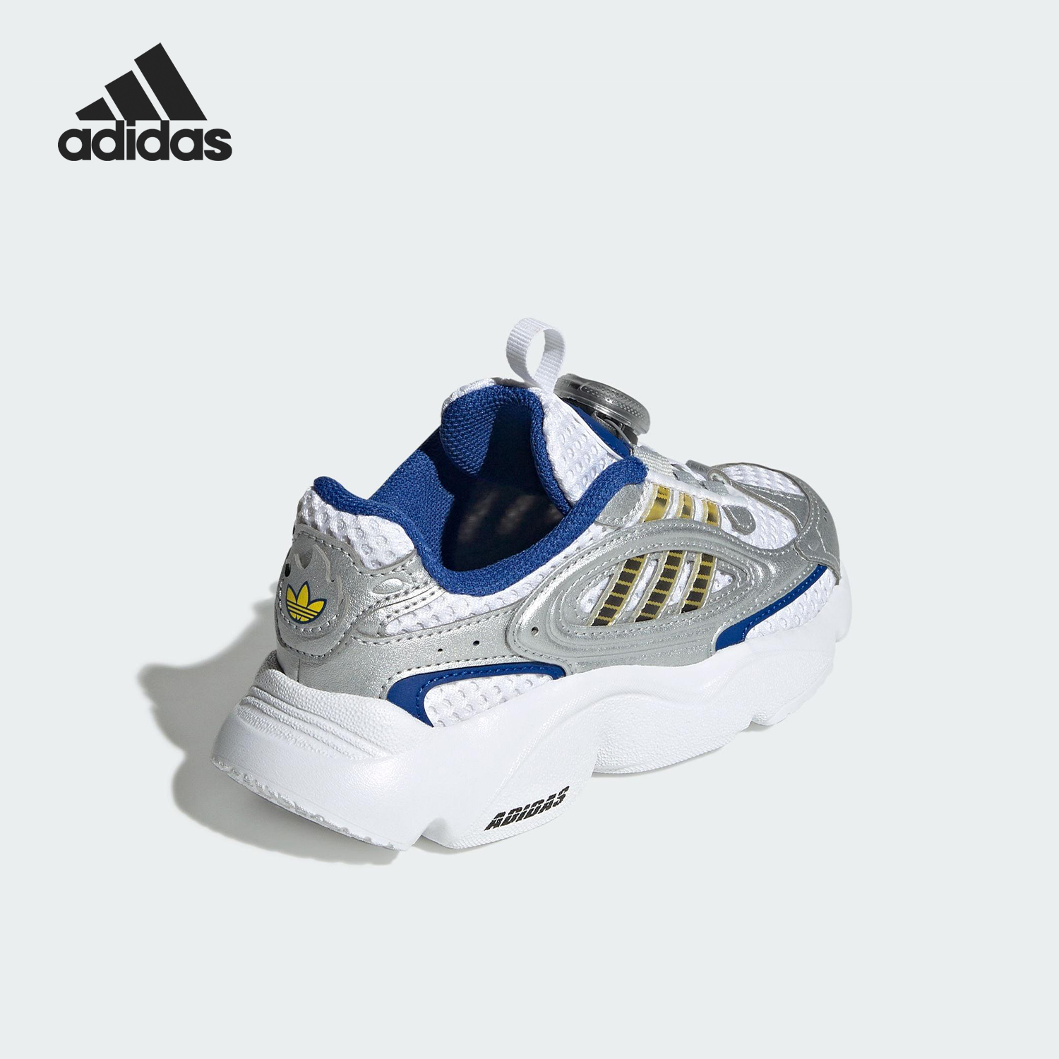 阿迪达斯小童耐磨轻盈透气运动鞋