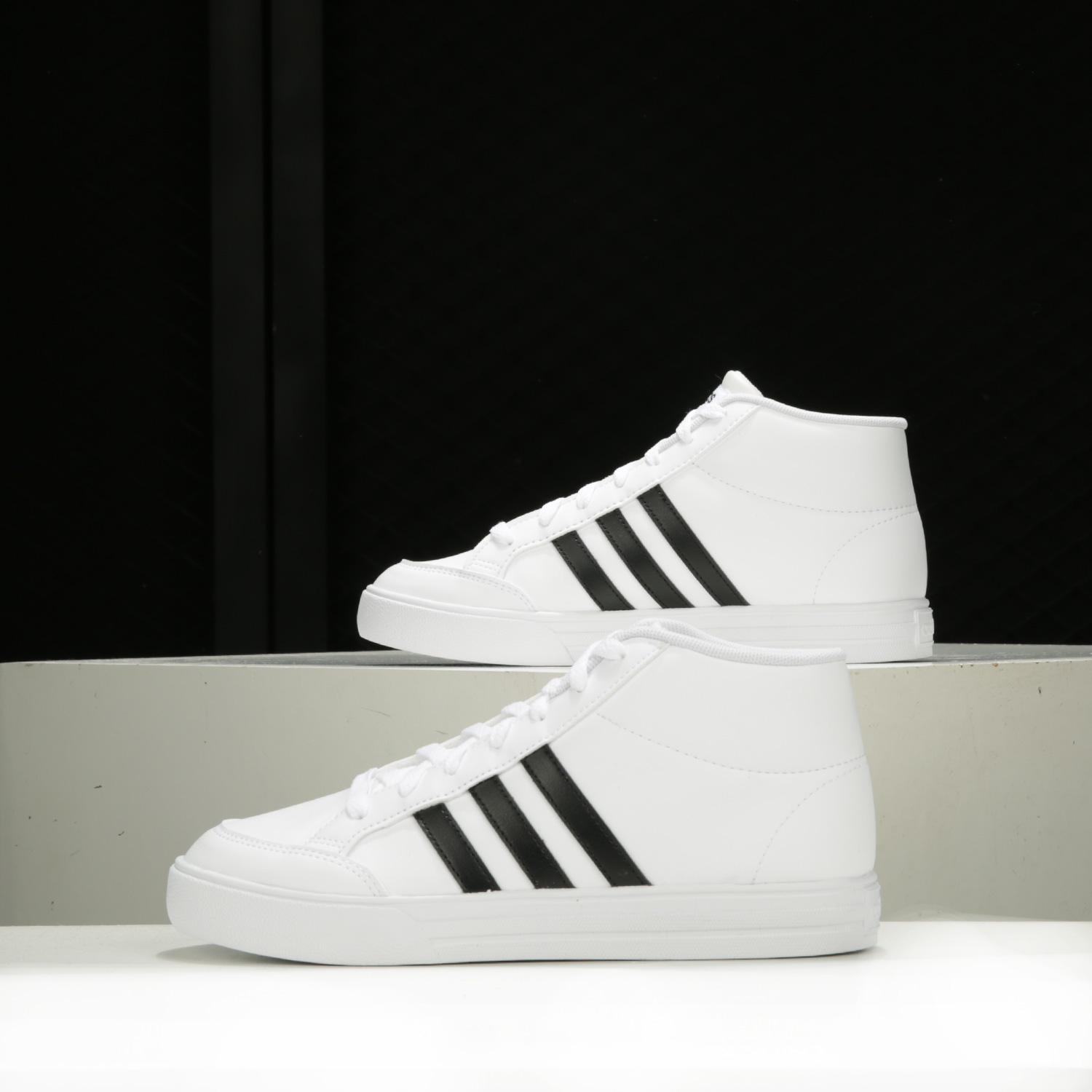 Adidas/阿迪达斯正品秋季新款男子轻便休闲运动鞋板鞋FY3042