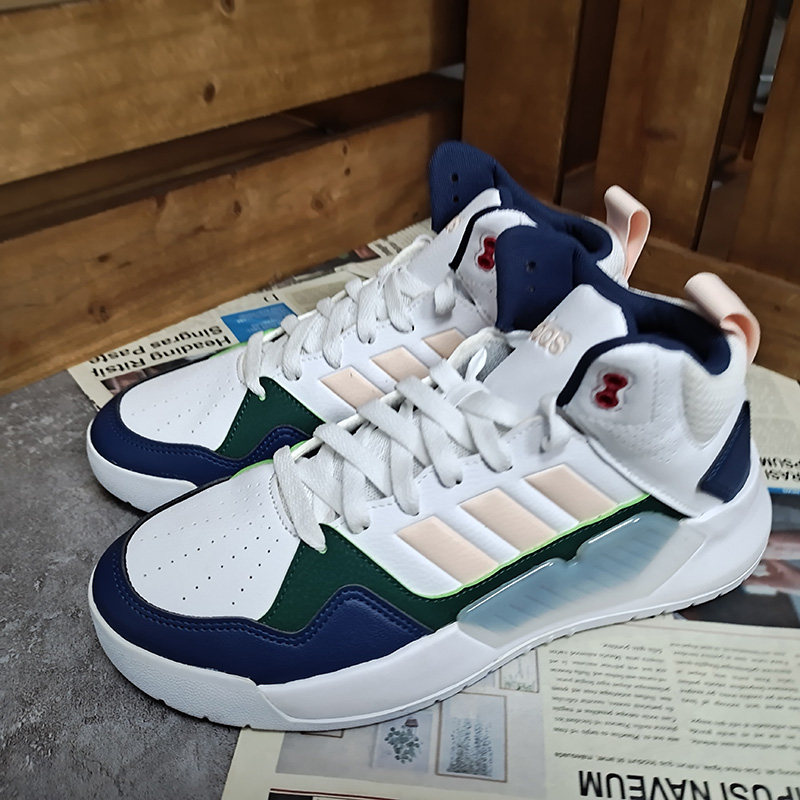 阿迪达斯粉色高帮板鞋