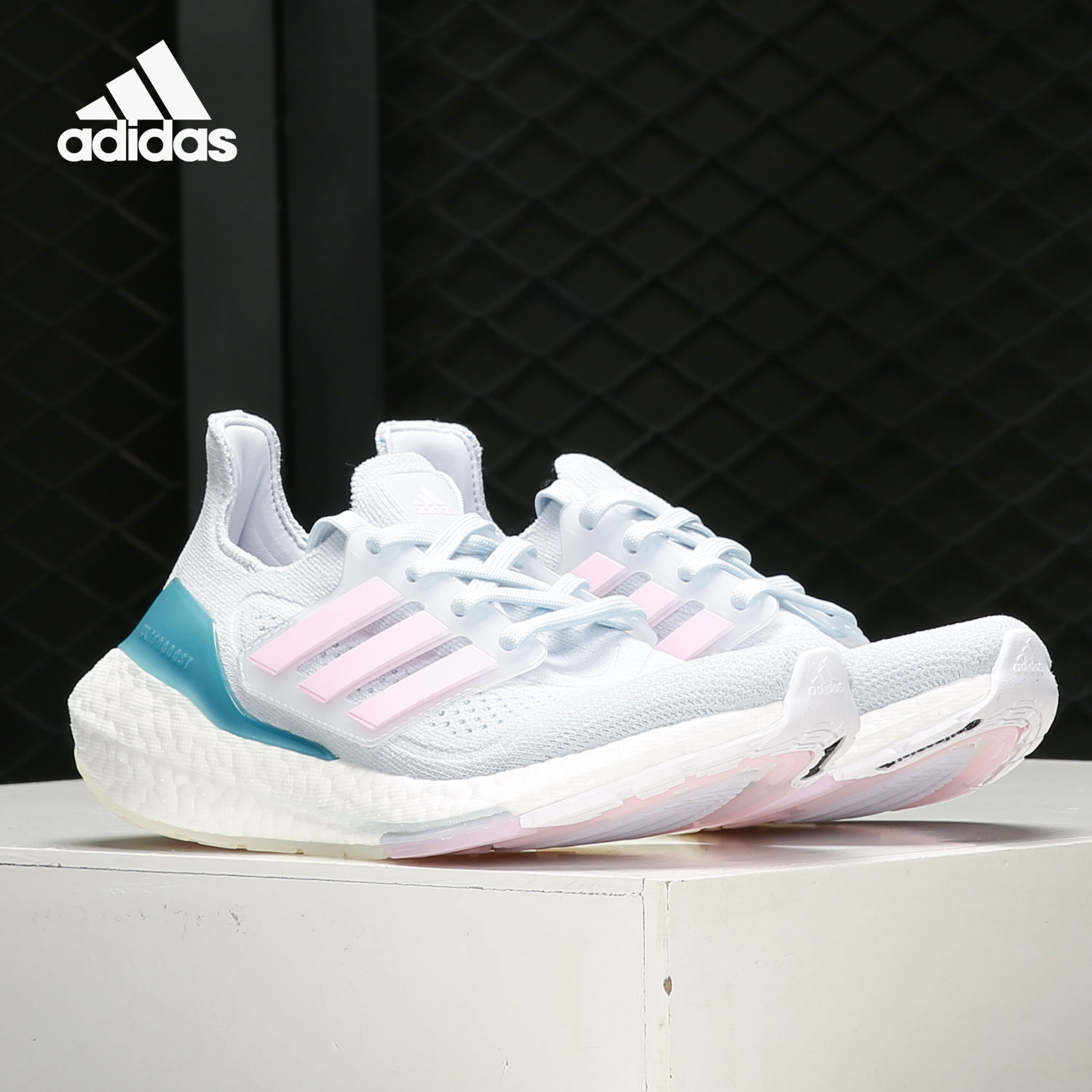 阿迪达斯男女运动跑步鞋