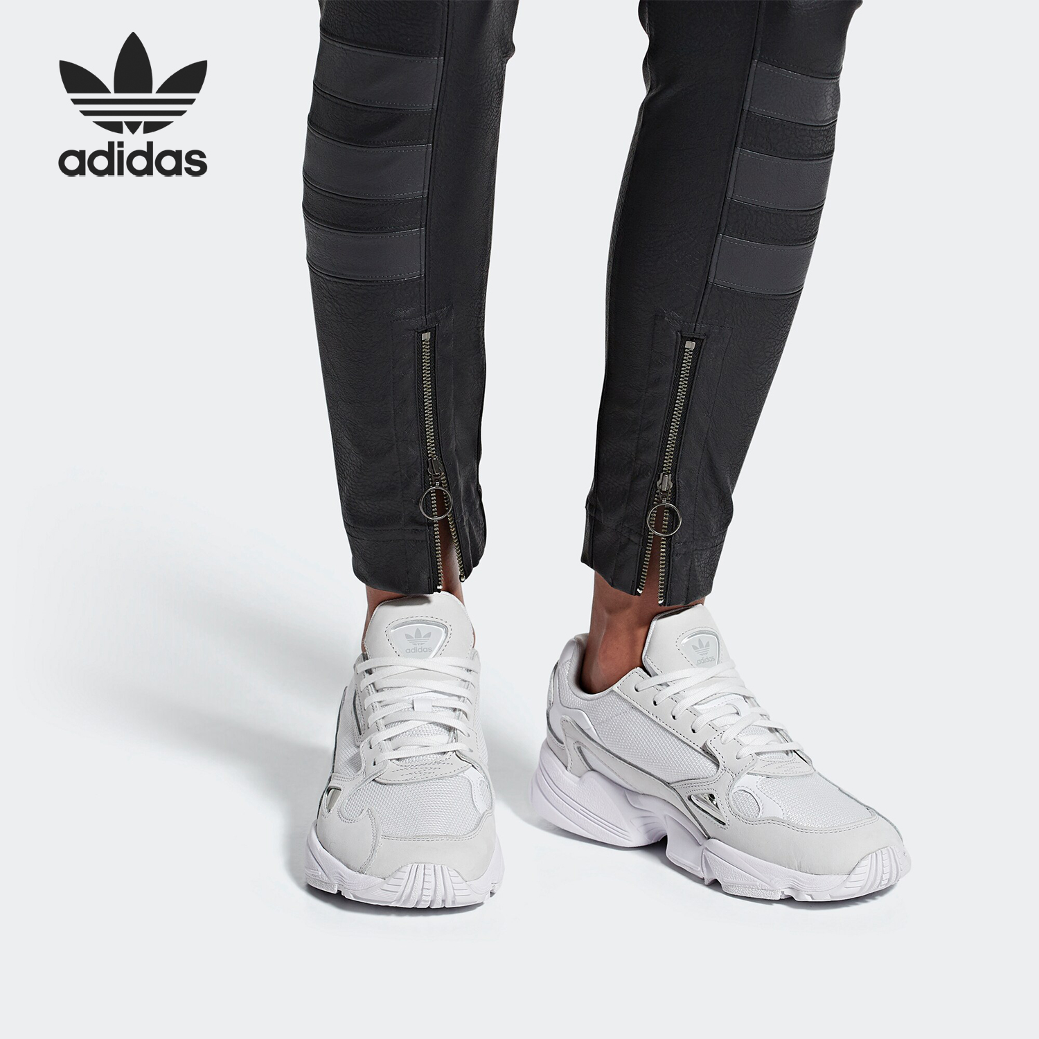 阿迪达斯女子b28128运动休闲鞋