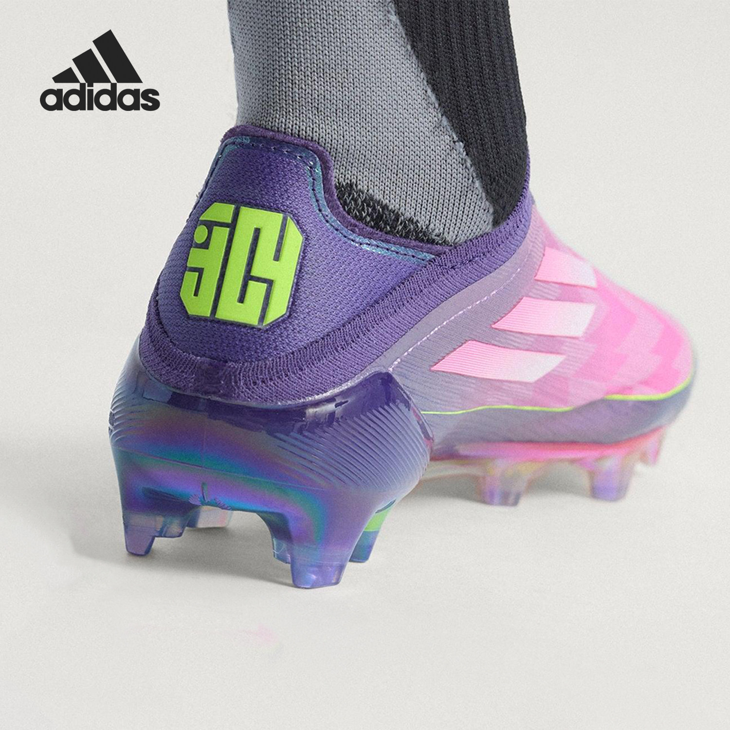 阿迪达斯男女运动耐磨足球鞋