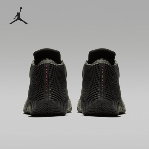 耐克男士减震防滑中帮篮球鞋