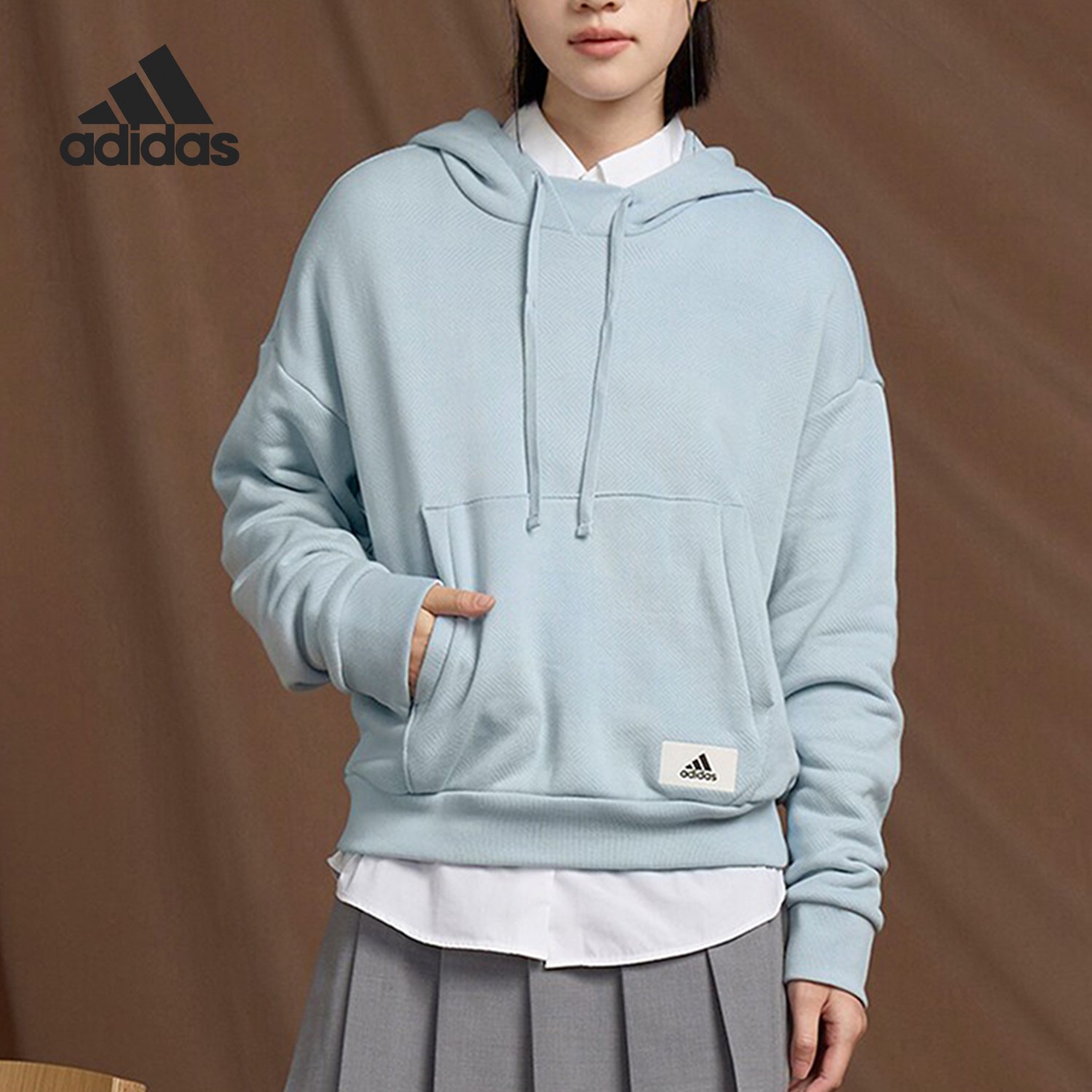 阿迪达斯女士简约连帽卫衣
