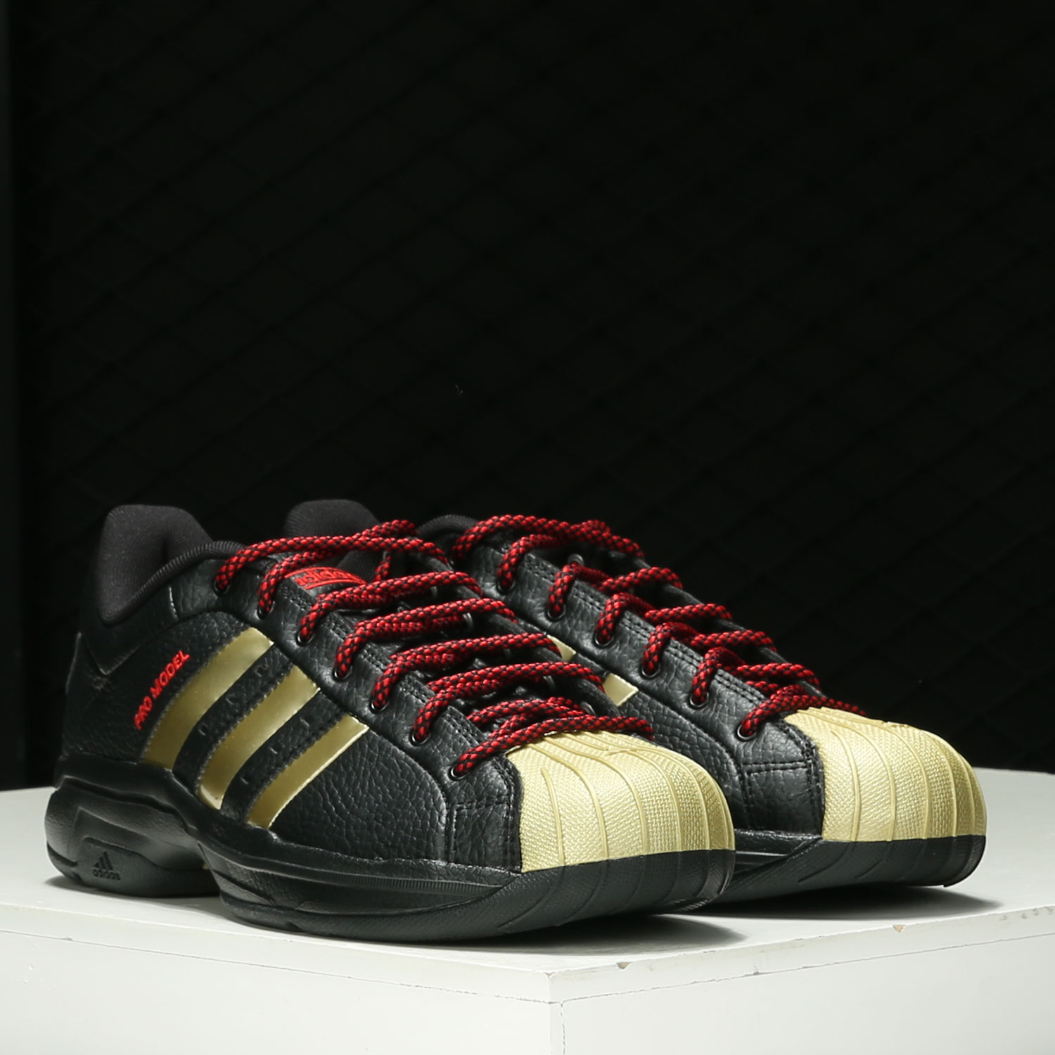 阿迪达斯男子减震篮球鞋