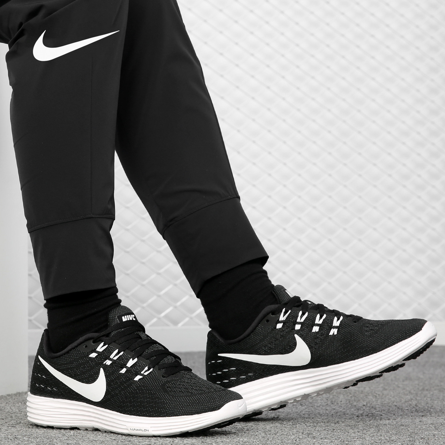 Nike/耐克正品登月9飞线气垫轻便透气女子休闲运动跑步鞋818098
