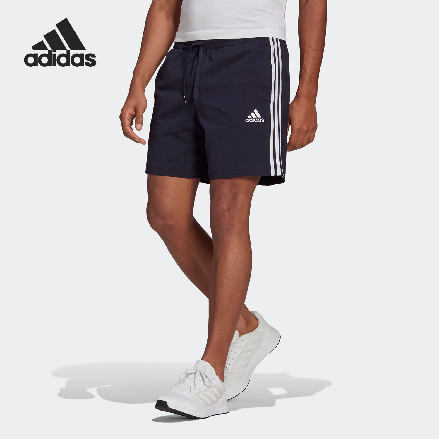 /阿迪达斯男子三道杠运动短裤