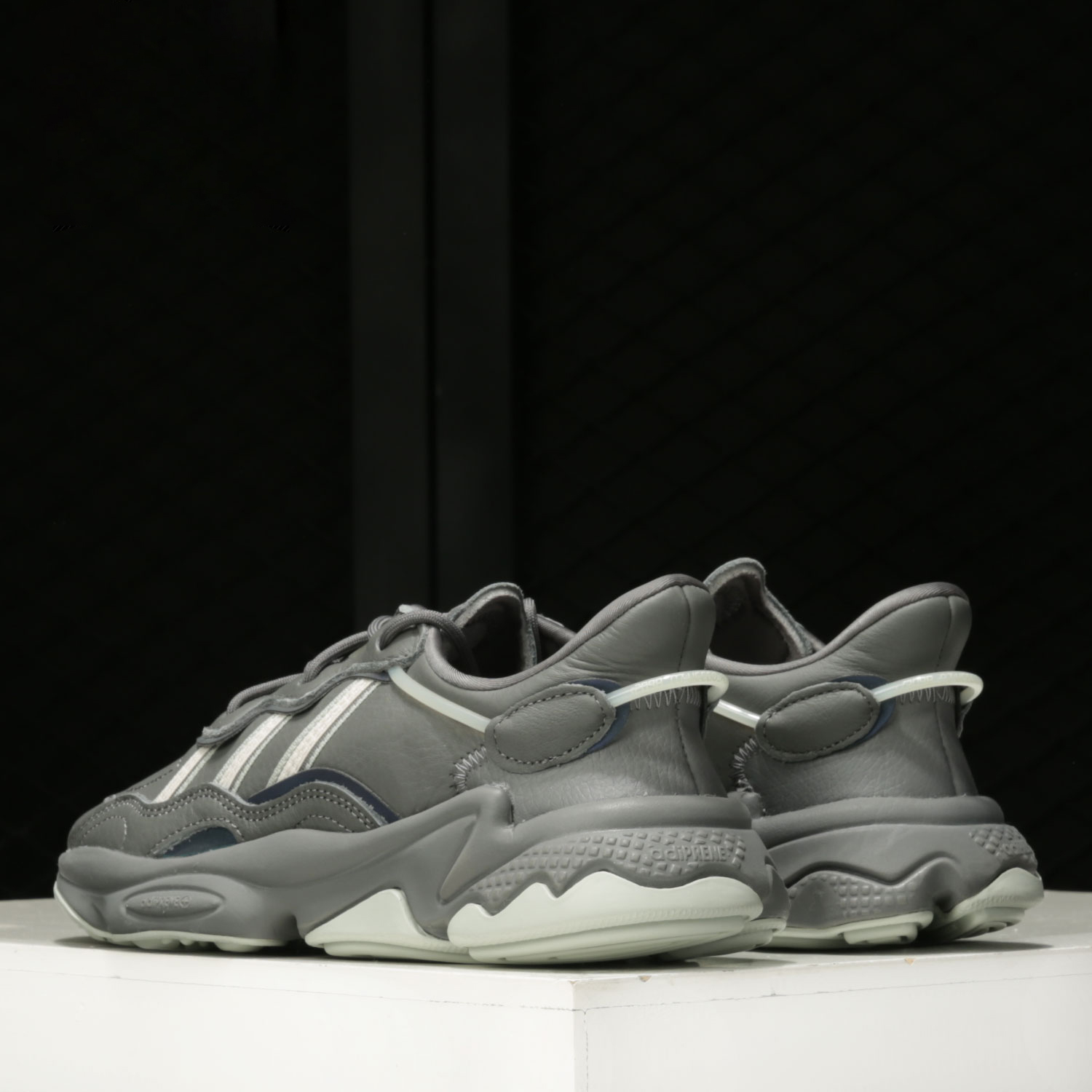 阿迪达斯男女经典运动鞋