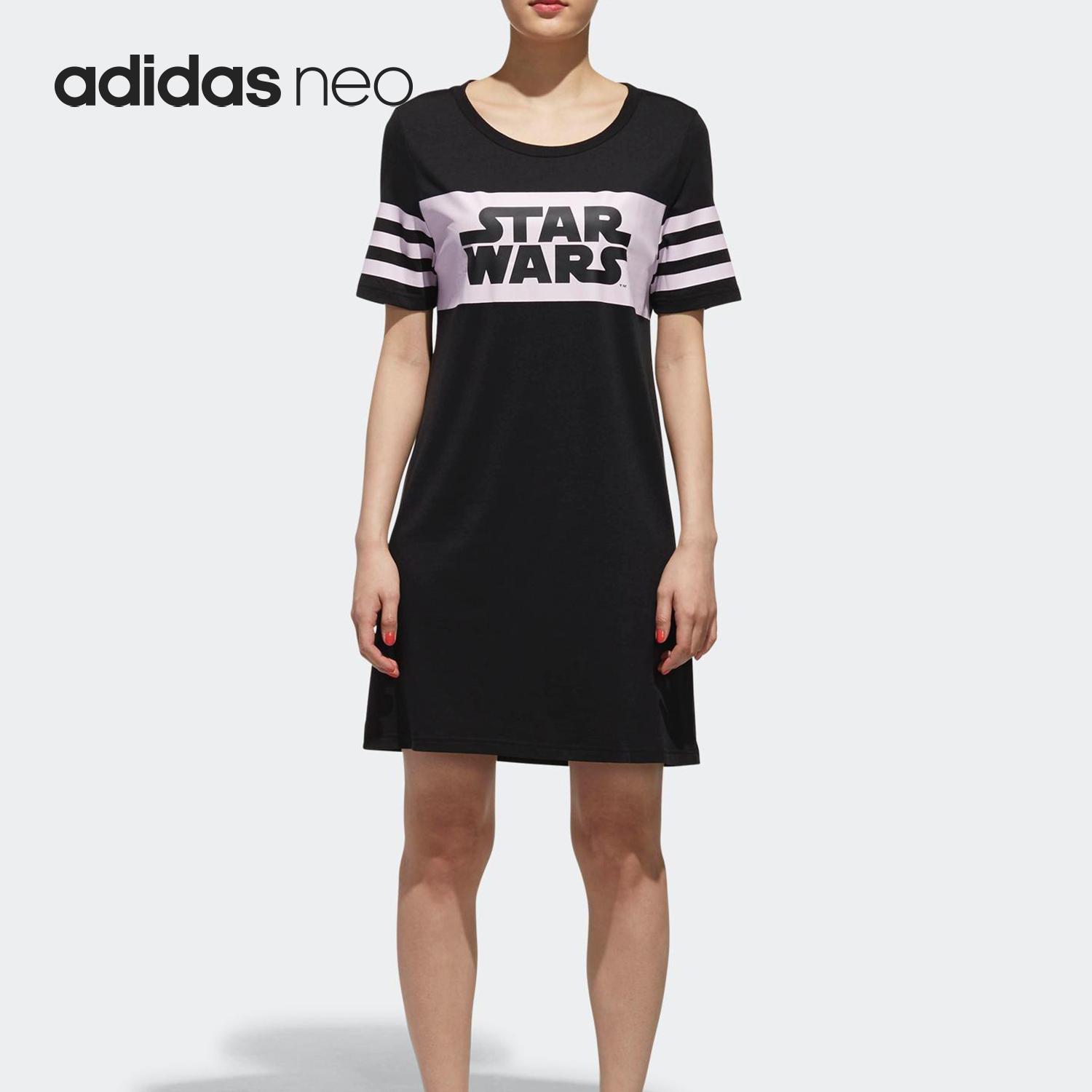 阿迪达斯女士圆领连衣裙